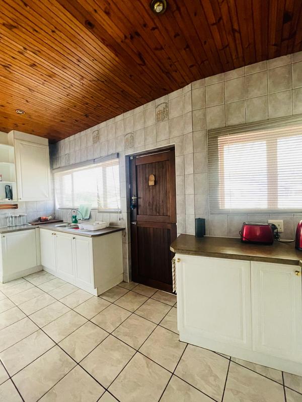 4 Bedroom Property for Sale in Amanzimtoti KwaZulu-Natal