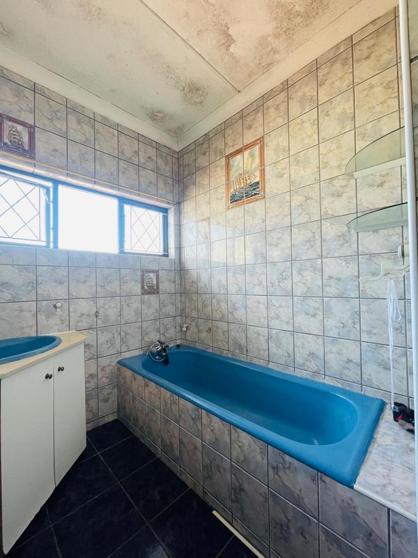 4 Bedroom Property for Sale in Amanzimtoti KwaZulu-Natal