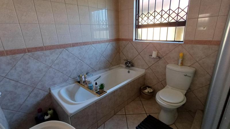 3 Bedroom Property for Sale in Aviary Hill KwaZulu-Natal