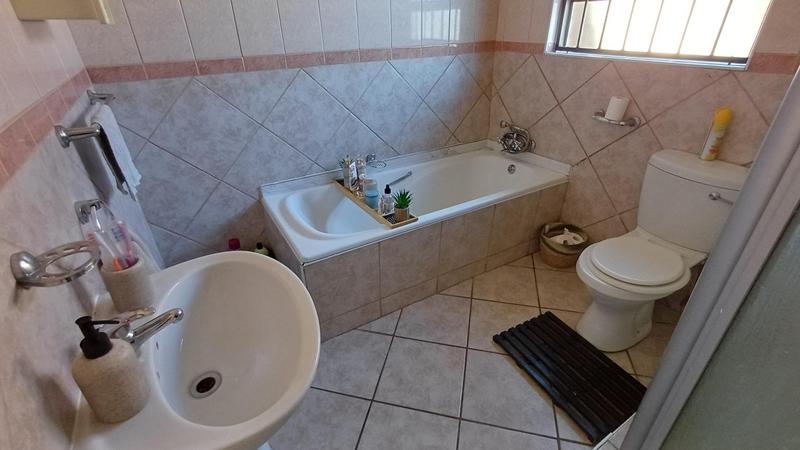 3 Bedroom Property for Sale in Aviary Hill KwaZulu-Natal