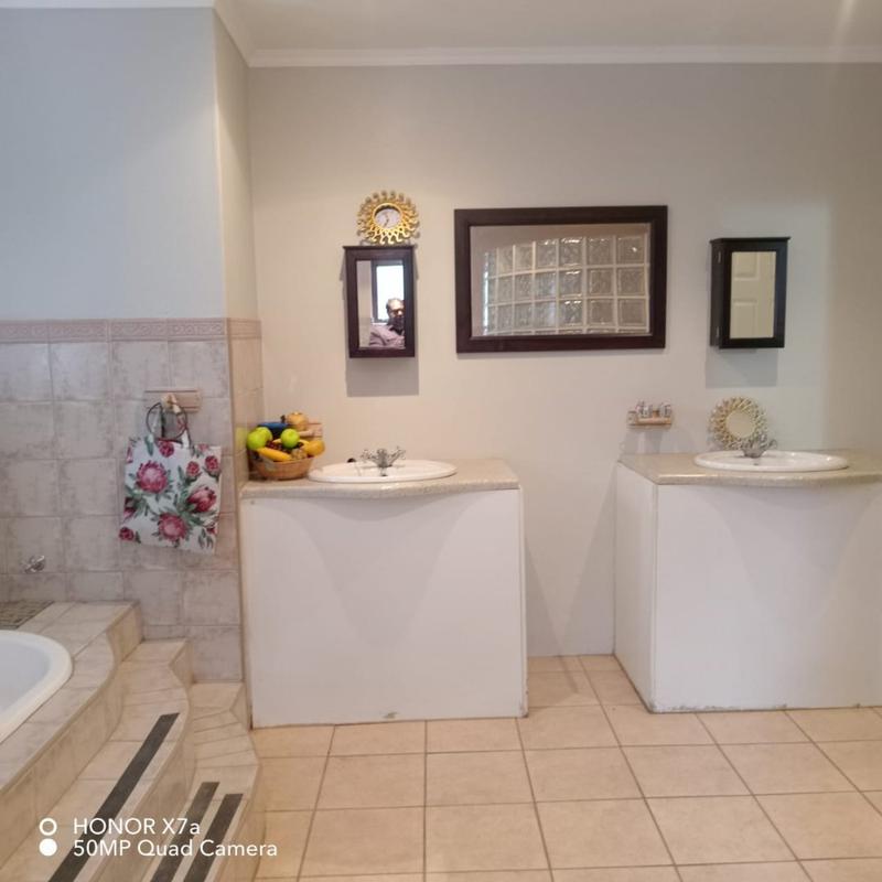To Let 4 Bedroom Property for Rent in Forest Hills KwaZulu-Natal