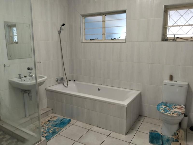 To Let 4 Bedroom Property for Rent in Forest Hills KwaZulu-Natal