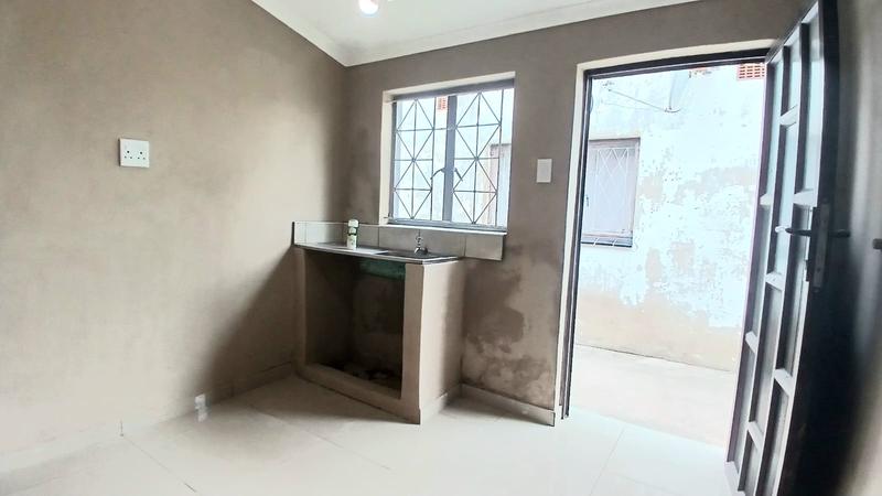 2 Bedroom Property for Sale in Umlazi KwaZulu-Natal