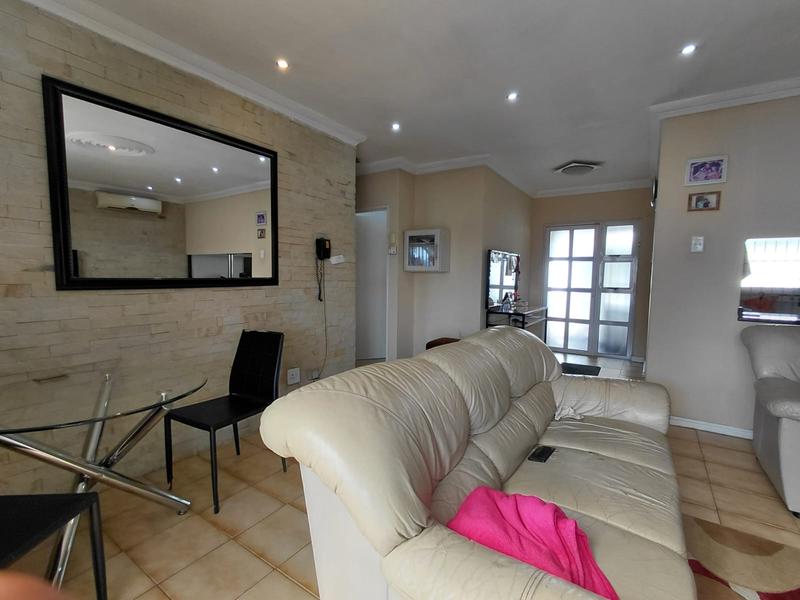 2 Bedroom Property for Sale in Sherwood KwaZulu-Natal