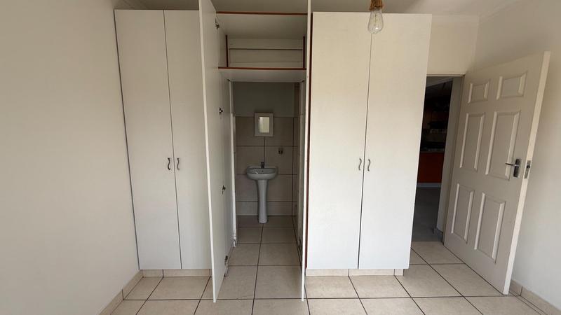 2 Bedroom Property for Sale in Kingsburgh KwaZulu-Natal