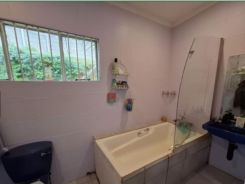 5 Bedroom Property for Sale in Bothas Hill KwaZulu-Natal
