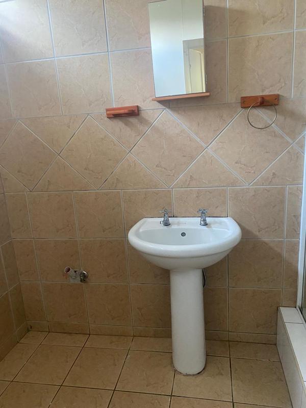 To Let 1 Bedroom Property for Rent in Cowies Hill KwaZulu-Natal