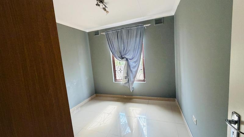 To Let 3 Bedroom Property for Rent in Kwamashu KwaZulu-Natal