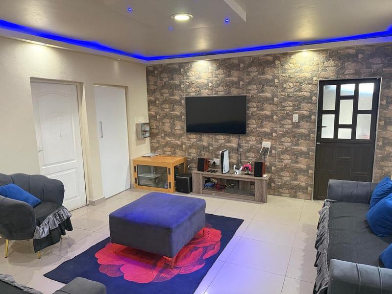 5 Bedroom Property for Sale in Chatsworth KwaZulu-Natal