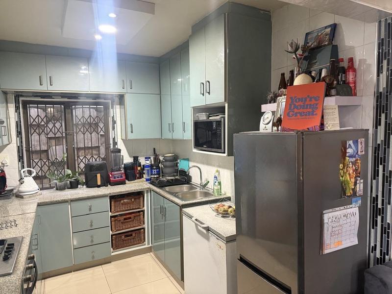 5 Bedroom Property for Sale in Chatsworth KwaZulu-Natal