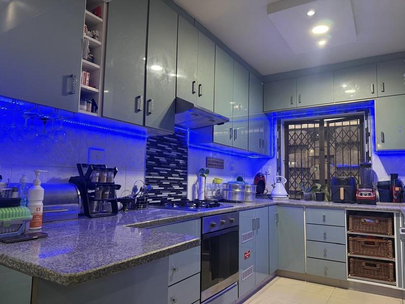 5 Bedroom Property for Sale in Chatsworth KwaZulu-Natal