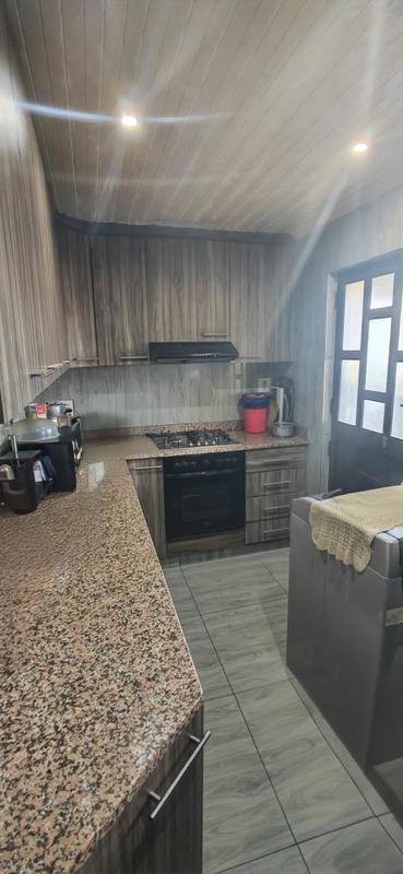 5 Bedroom Property for Sale in Chatsworth KwaZulu-Natal