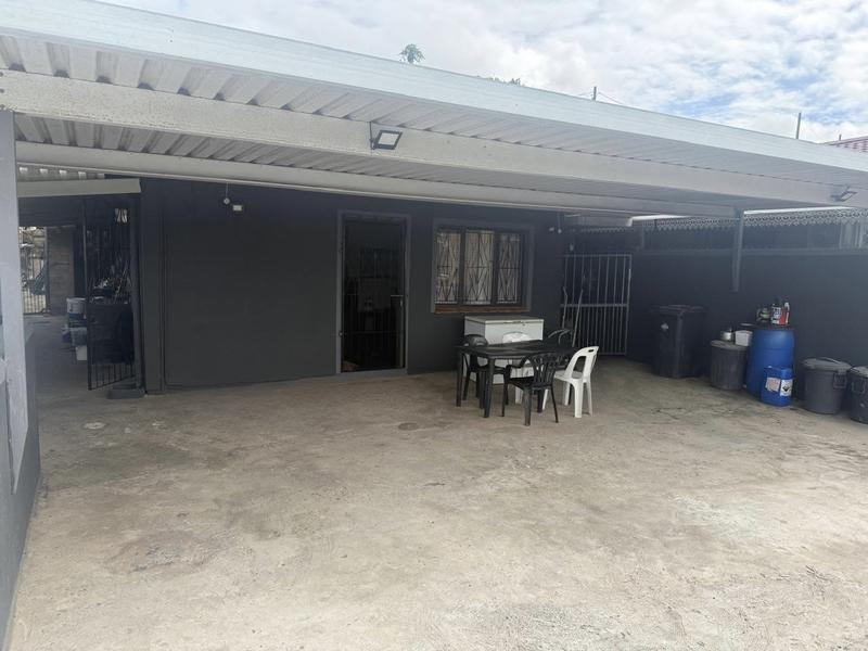 5 Bedroom Property for Sale in Chatsworth KwaZulu-Natal