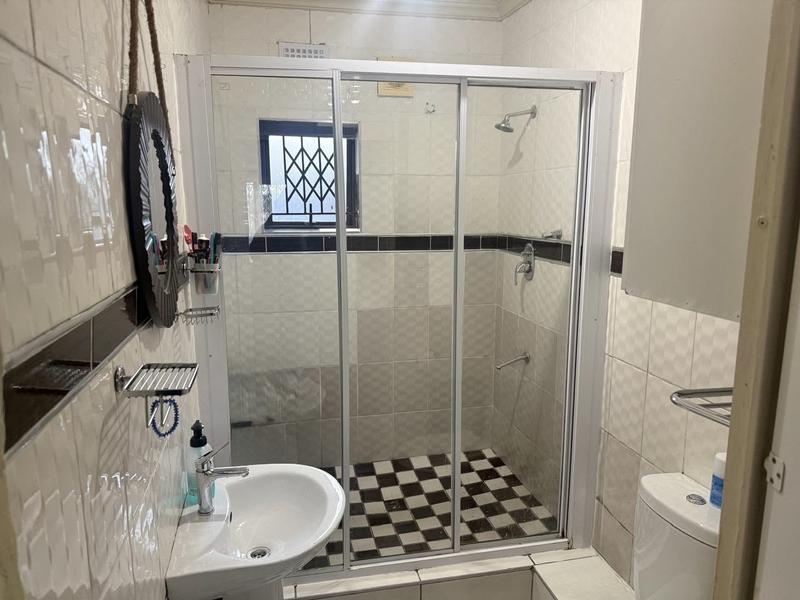 5 Bedroom Property for Sale in Chatsworth KwaZulu-Natal
