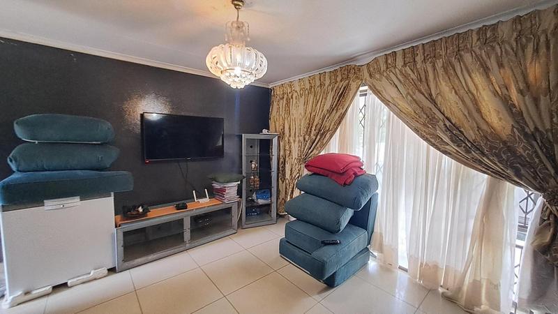 To Let 3 Bedroom Property for Rent in Umlazi KwaZulu-Natal