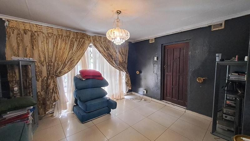 To Let 3 Bedroom Property for Rent in Umlazi KwaZulu-Natal