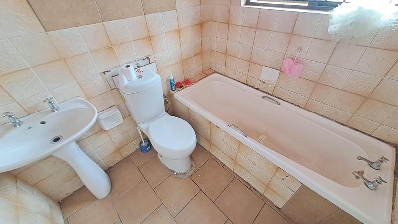 To Let 3 Bedroom Property for Rent in Umlazi KwaZulu-Natal