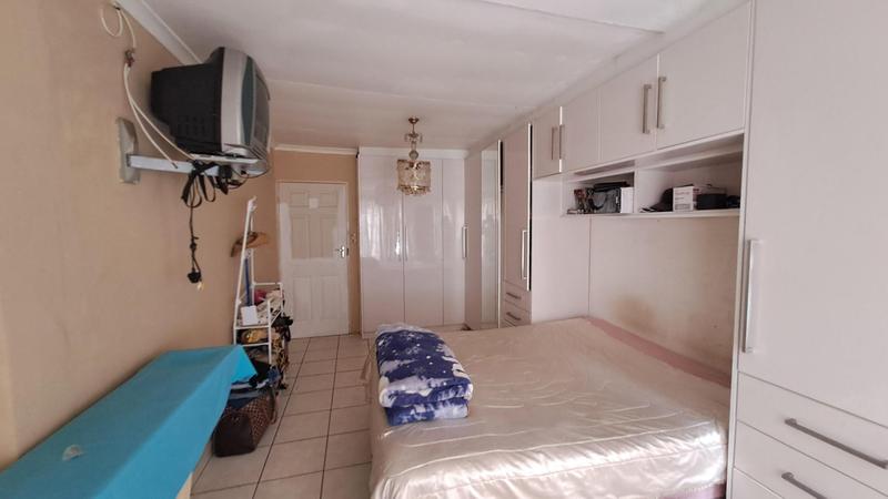 To Let 3 Bedroom Property for Rent in Umlazi KwaZulu-Natal