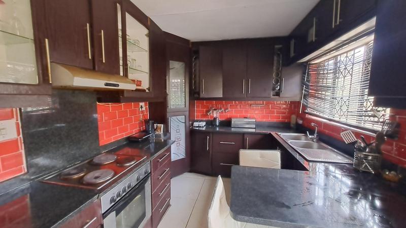To Let 3 Bedroom Property for Rent in Umlazi KwaZulu-Natal