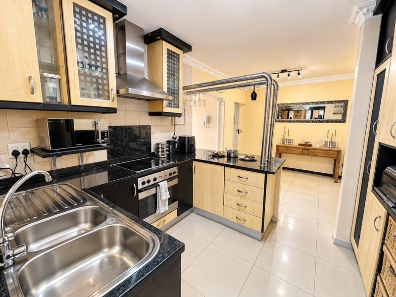 To Let 4 Bedroom Property for Rent in Sunningdale KwaZulu-Natal