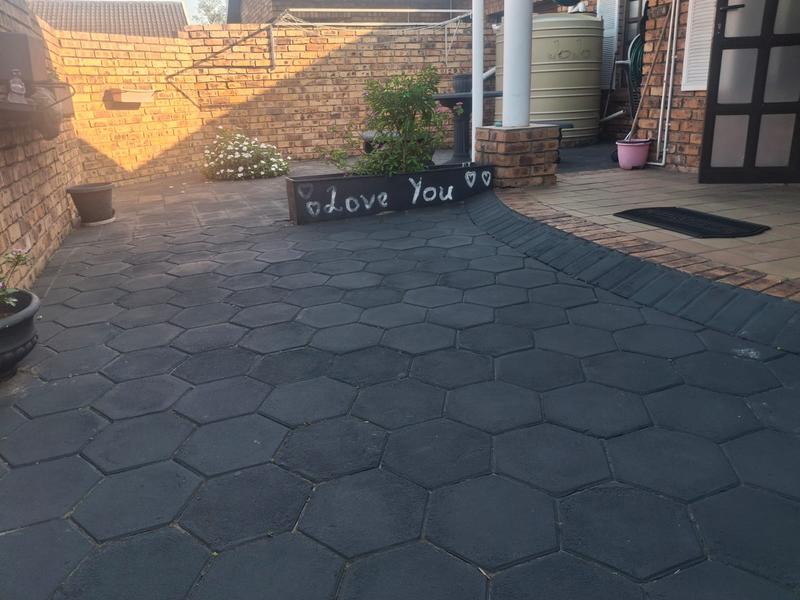 2 Bedroom Property for Sale in Arboretum KwaZulu-Natal