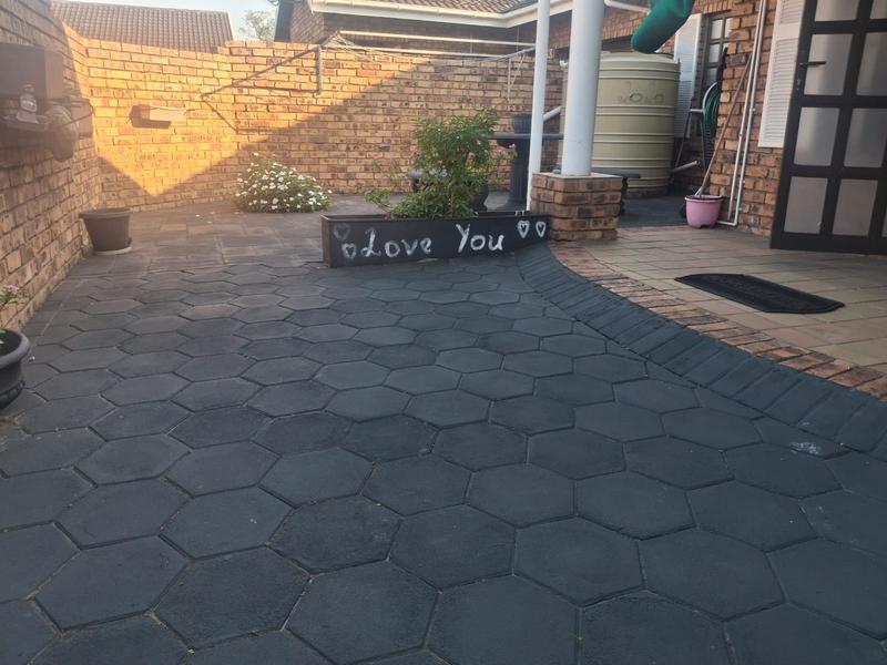 2 Bedroom Property for Sale in Arboretum KwaZulu-Natal