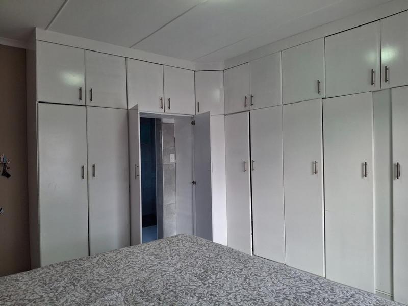 6 Bedroom Property for Sale in Brackenham KwaZulu-Natal