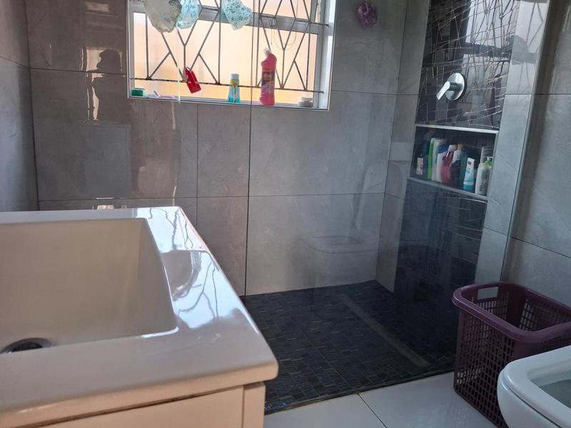 6 Bedroom Property for Sale in Brackenham KwaZulu-Natal