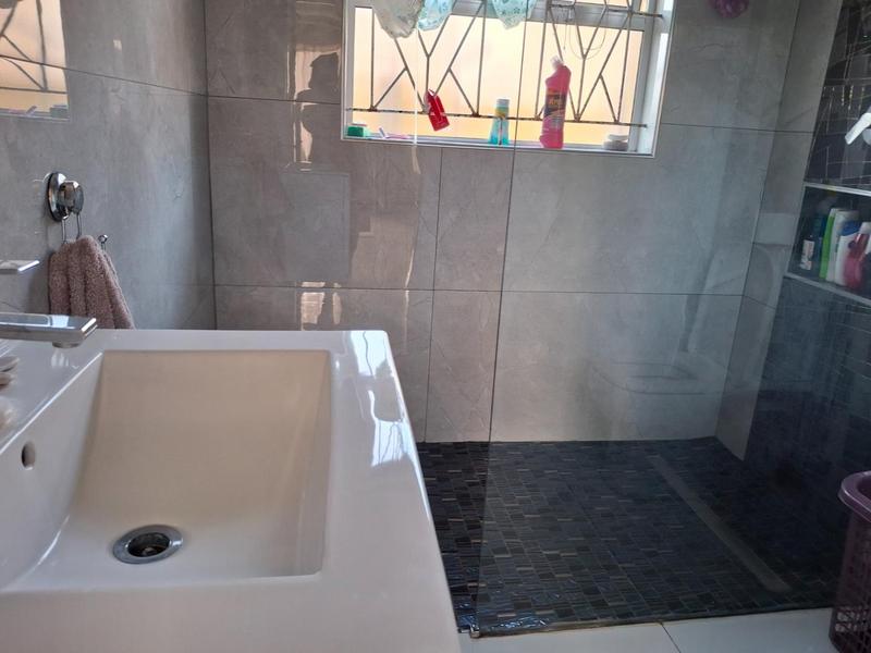 6 Bedroom Property for Sale in Brackenham KwaZulu-Natal