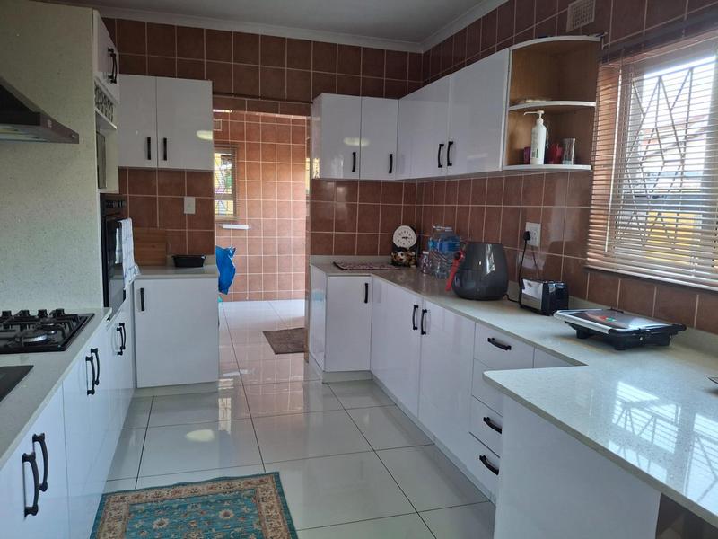 6 Bedroom Property for Sale in Brackenham KwaZulu-Natal