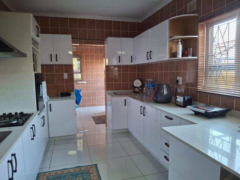 6 Bedroom Property for Sale in Brackenham KwaZulu-Natal