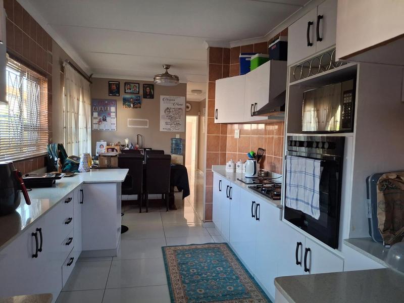 6 Bedroom Property for Sale in Brackenham KwaZulu-Natal