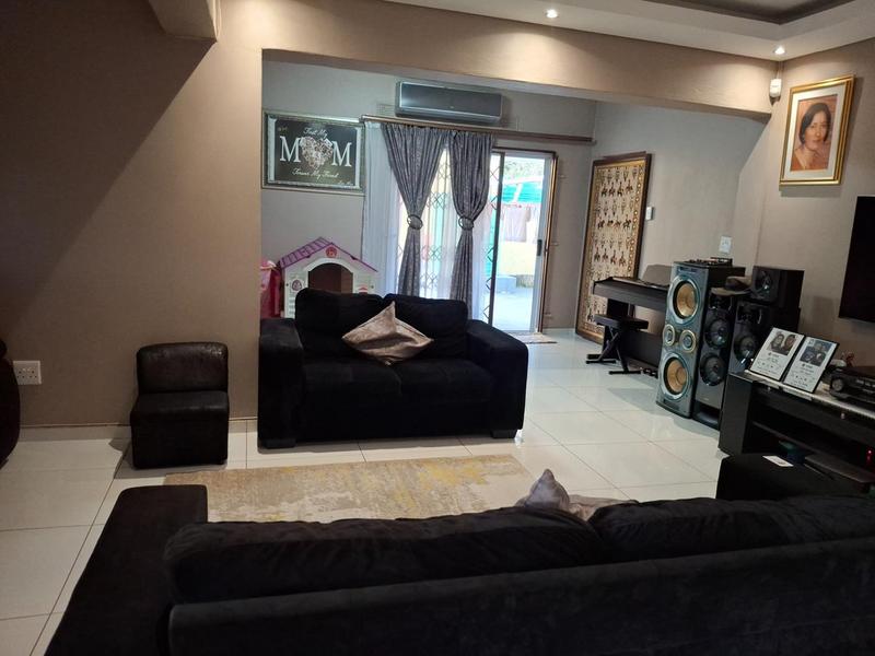 6 Bedroom Property for Sale in Brackenham KwaZulu-Natal