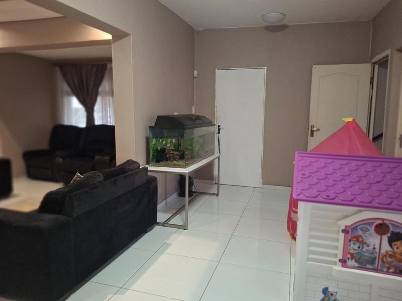 6 Bedroom Property for Sale in Brackenham KwaZulu-Natal