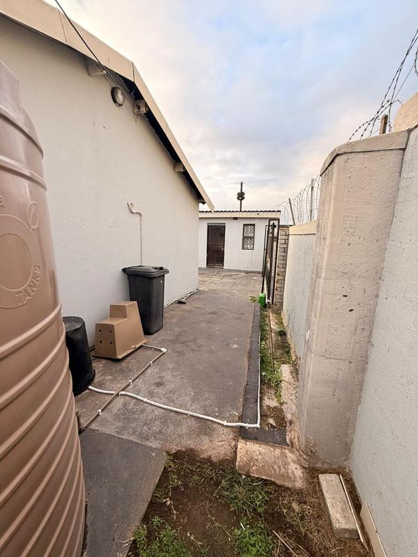 To Let 3 Bedroom Property for Rent in Ntuzuma KwaZulu-Natal