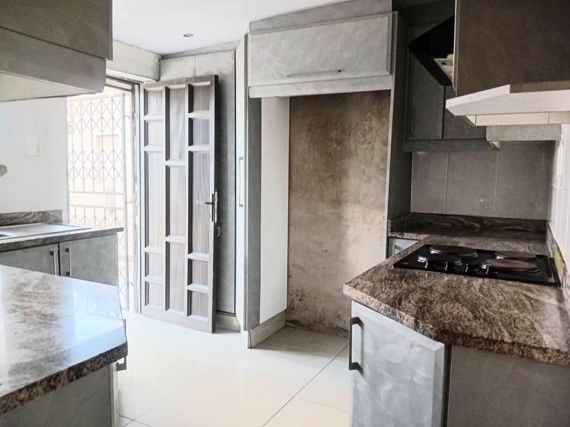 4 Bedroom Property for Sale in Umlazi KwaZulu-Natal