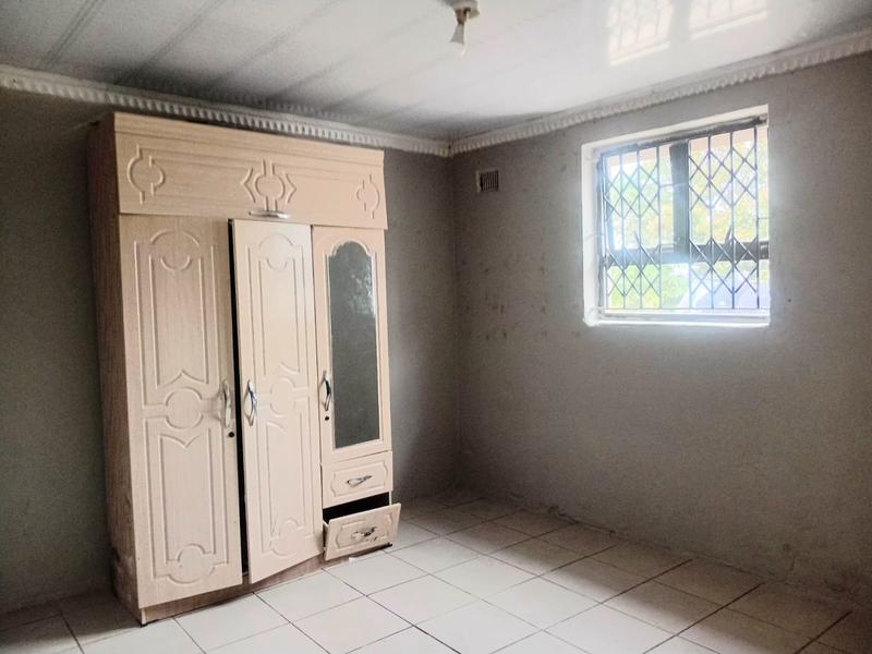 4 Bedroom Property for Sale in Umlazi KwaZulu-Natal