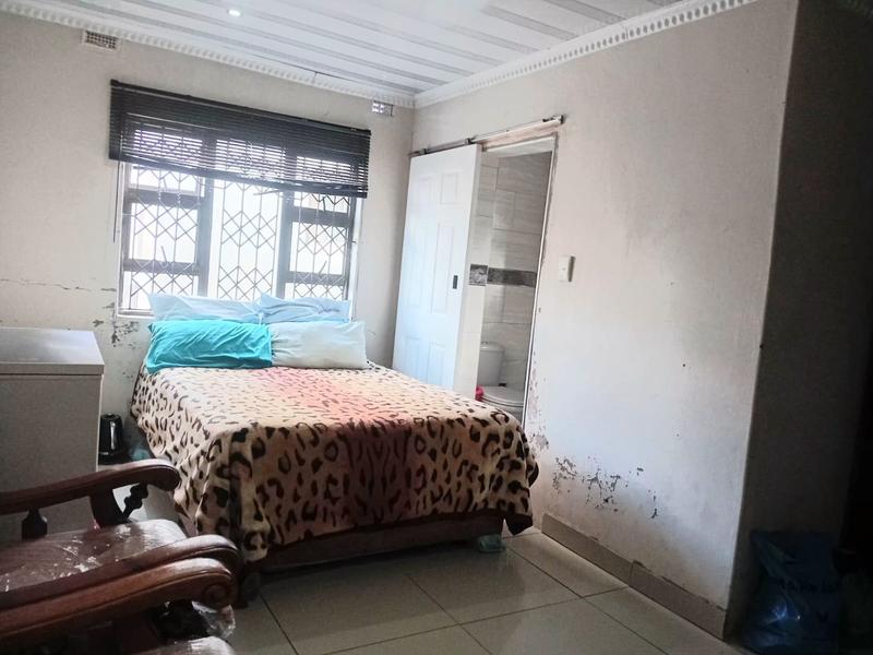 4 Bedroom Property for Sale in Umlazi KwaZulu-Natal