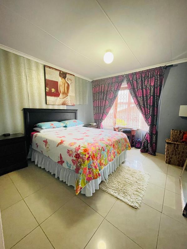 To Let 3 Bedroom Property for Rent in Montclair KwaZulu-Natal