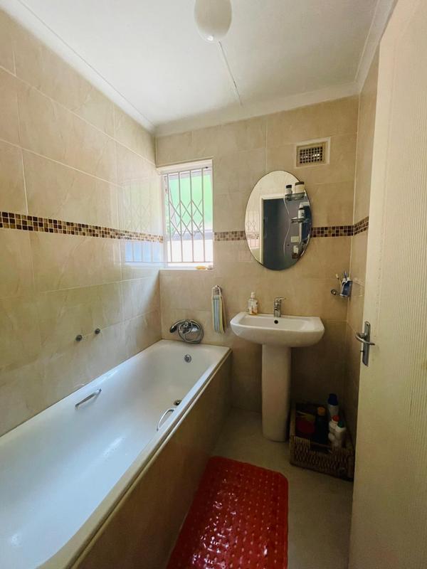 To Let 3 Bedroom Property for Rent in Montclair KwaZulu-Natal