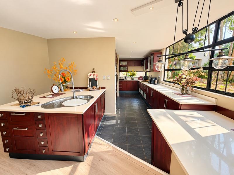 To Let 5 Bedroom Property for Rent in Umhlanga KwaZulu-Natal