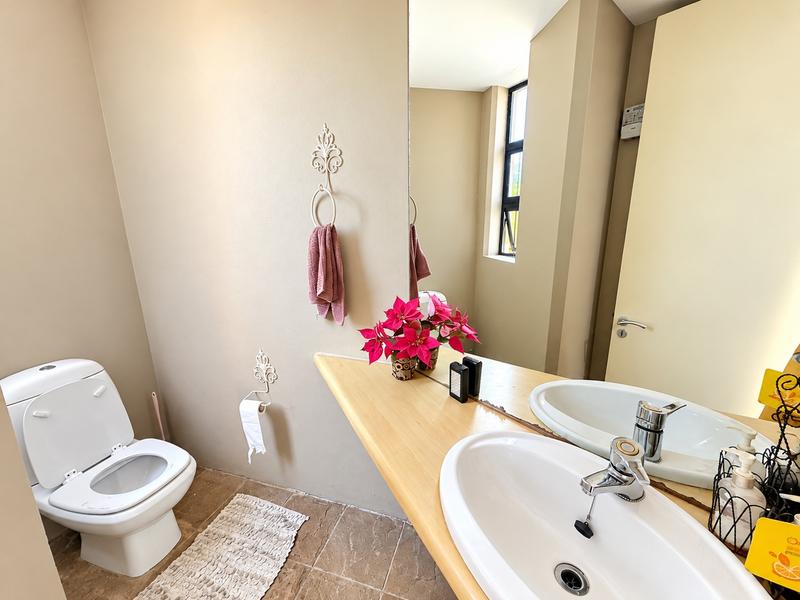 To Let 5 Bedroom Property for Rent in Umhlanga KwaZulu-Natal