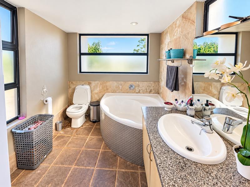 To Let 5 Bedroom Property for Rent in Umhlanga KwaZulu-Natal