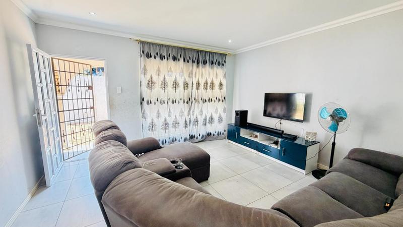 4 Bedroom Property for Sale in Ntuzuma KwaZulu-Natal