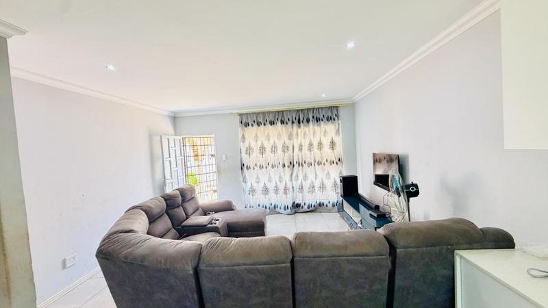 4 Bedroom Property for Sale in Ntuzuma KwaZulu-Natal