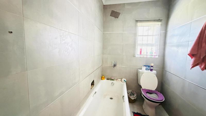 4 Bedroom Property for Sale in Ntuzuma KwaZulu-Natal