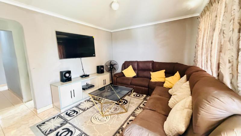4 Bedroom Property for Sale in Lovu KwaZulu-Natal