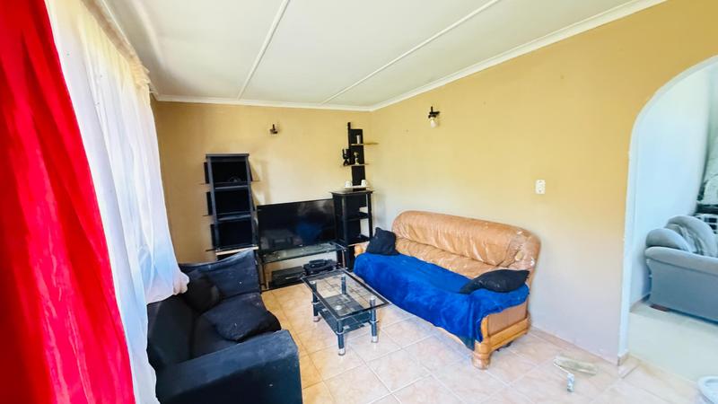 3 Bedroom Property for Sale in Umlazi KwaZulu-Natal