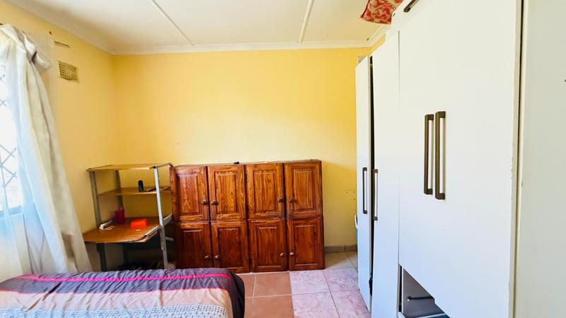 3 Bedroom Property for Sale in Umlazi KwaZulu-Natal