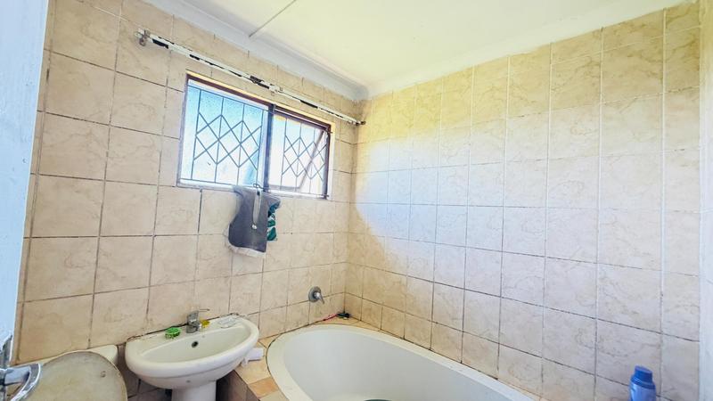 3 Bedroom Property for Sale in Umlazi KwaZulu-Natal